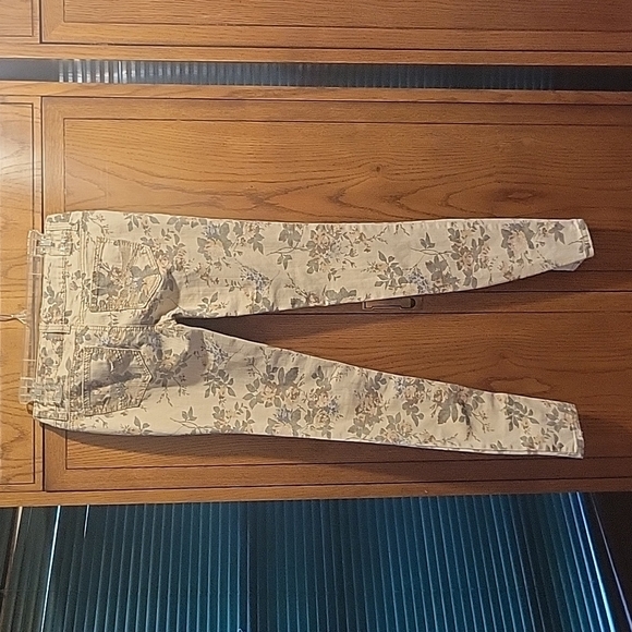 Floral Print Skinny Jean - Picture 10 of 10